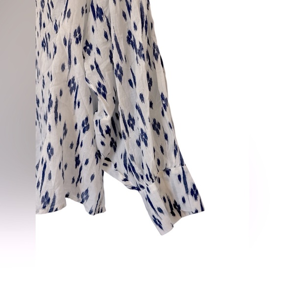 Velvet by Graham & Spencer Stella Ikat Print Blouse Size Large Blue & White - Picture 4 of 9